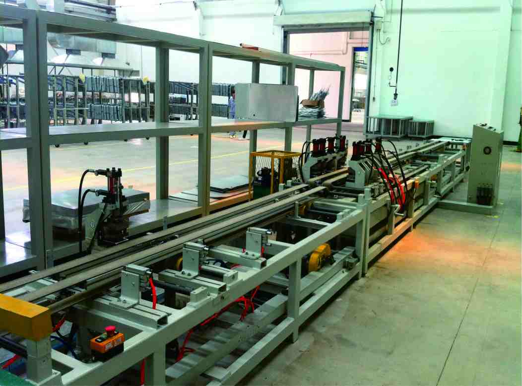 冷柜內(nèi)膽沖切自動線體